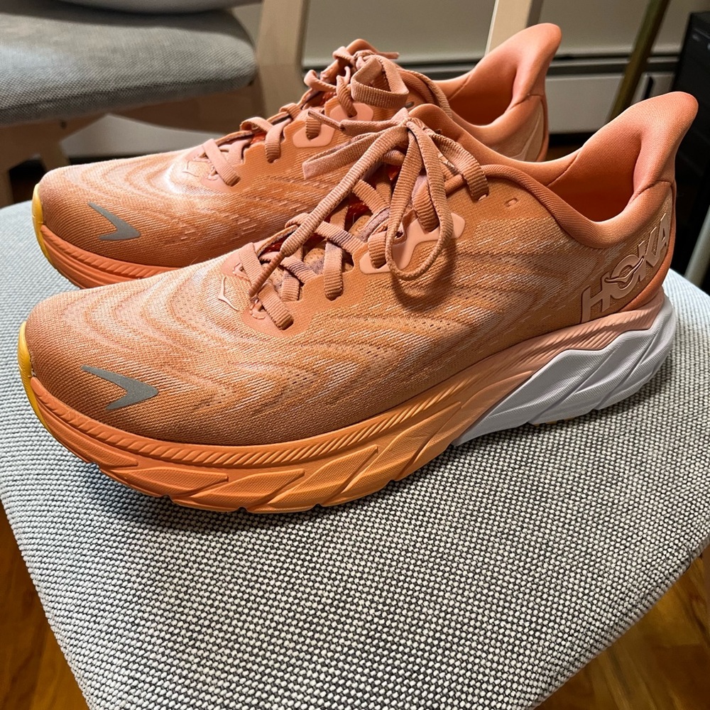 Women’s Hoka Arahi Shoes